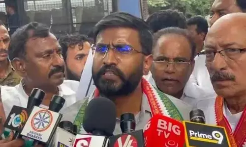 కేటీఆర్ పై కఠిన చర్యలు తీసుకోవాలి : MLC బ‌ల్మూరి వెంక‌ట్