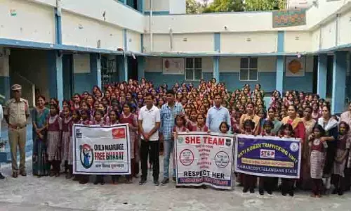 ప్రేమలు మోసాలు పై విద్యార్థినుల కు అవగాహన