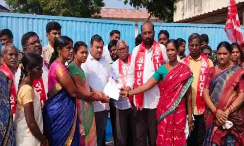 కార్మికులను నిలువు దోపిడి చేస్తున్న దేశాయ్ యాజమాన్యానికి బుద్ధి చెబుతాం : TUCI
