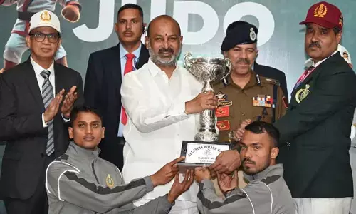 యువతకు క్రీడా రంగంలో అద్బుతమైన అవకాశాలు కల్పిస్తున్నాం: జమ్మూ కాశ్మీర్‌లో బండి సంజయ్