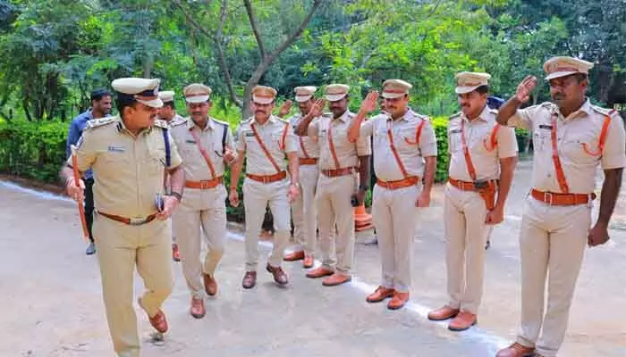శాంతి భద్రతలకు విఘాతం కలగకుండా జాగ్రత్తలు పాటించాలి : డీఐజీ L.S. చౌహన్ శాంతి భద్రతలకు విఘాతం కలగకుండా జాగ్రత్తలు పాటించాలి : డీఐజీ L.S. చౌహన్