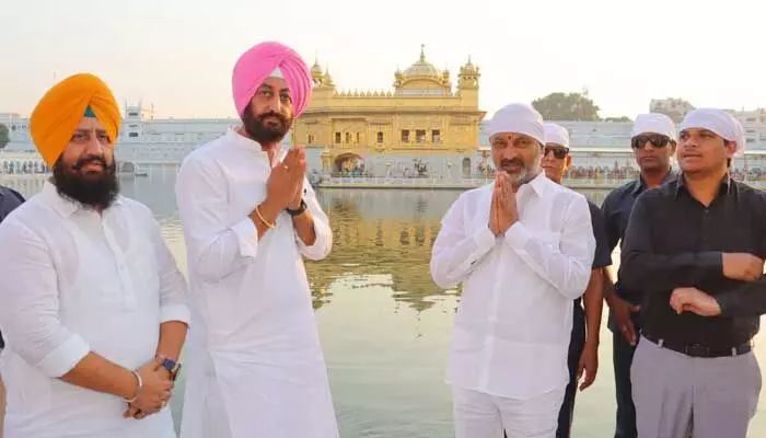 ‘చాలా అద్భుతంగా ఉంది’.. గోల్డెన్ టెంపున్ను సందర్శించిన బండి సంజయ్ ‘చాలా అద్భుతంగా ఉంది’.. గోల్డెన్ టెంపున్ను సందర్శించిన బండి సంజయ్