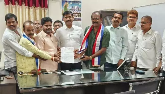 బీసీ బంద్కు ఉద్యోగుల జేఏసీ మద్దతు బీసీ బంద్కు ఉద్యోగుల జేఏసీ మద్దతు