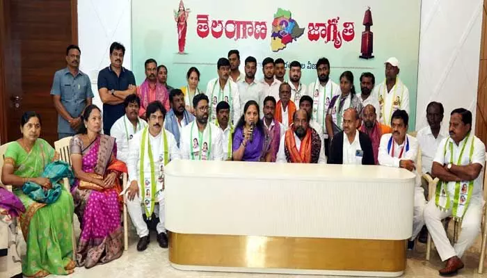 Kavitha: పార్లమెంట్లో చట్టం చేసే వరకూ జాగృతి పోరాటం: కల్వకుంట్ల కవిత Kavitha: పార్లమెంట్లో చట్టం చేసే వరకూ జాగృతి పోరాటం: కల్వకుంట్ల కవిత