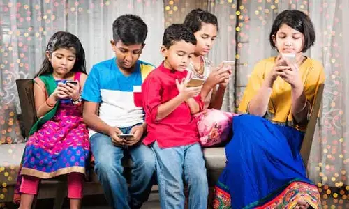 సోషల్ మీడియా రీల్స్ ఆనందం వెనుక దాగున్న ప్రమాదం.. పిల్లల్లో తగ్గుతున్న జ్ఞాపకశక్తి!