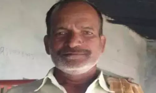 విద్యుత్ కంచెలో ప‌డి వ్య‌క్తి మృతి