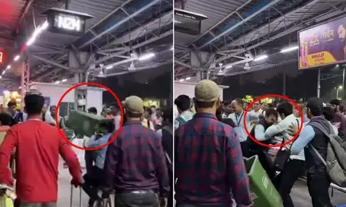 Viral: రైల్వే స్టేషన్‌లో పొట్టుపొట్టు కొట్టుకున్న IRCTC సిబ్బంది.. రైల్వే మంత్రికి నెటిజన్ల ఫిర్యాదు