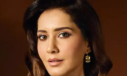 Raashii Khanna Photo Gallery: Timeless Beauty in Every Frame