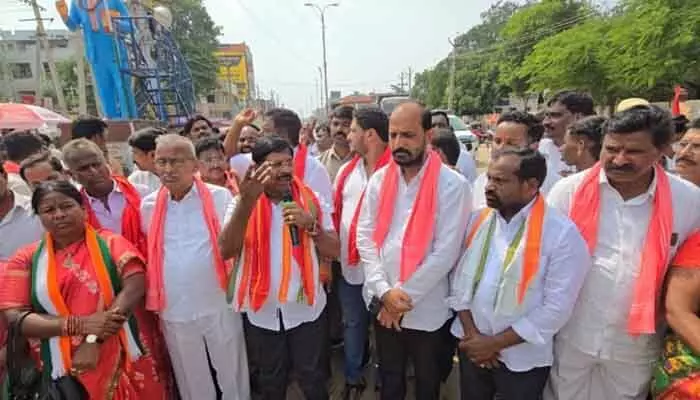 బీసీ రిజర్వేషన్ల పై కొన్ని పార్టీలు కపట ప్రేమ చూపిస్తున్నాయి: ఎమ్మెల్యే వంశీకృష్ణ బీసీ రిజర్వేషన్ల పై కొన్ని పార్టీలు కపట ప్రేమ చూపిస్తున్నాయి: ఎమ్మెల్యే వంశీకృష్ణ