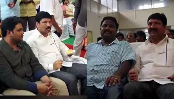 నకిలీ లిక్కర్ కేసులో పెను సంచలనం.. జోగి రమేశ్, ఏ1 జనార్ధన్ రావు ఫొటోలు వైరల్ నకిలీ లిక్కర్ కేసులో పెను సంచలనం.. జోగి రమేశ్, ఏ1 జనార్ధన్ రావు ఫొటోలు వైరల్