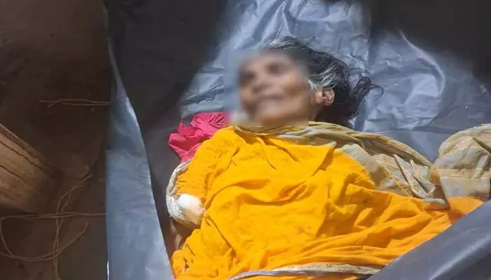 మహిళలపై దూసుకెళ్లిన ట్రాక్టర్.. ఒకరు మృతి.. మరొకరికి గాయాలు మహిళలపై దూసుకెళ్లిన ట్రాక్టర్.. ఒకరు మృతి.. మరొకరికి గాయాలు
