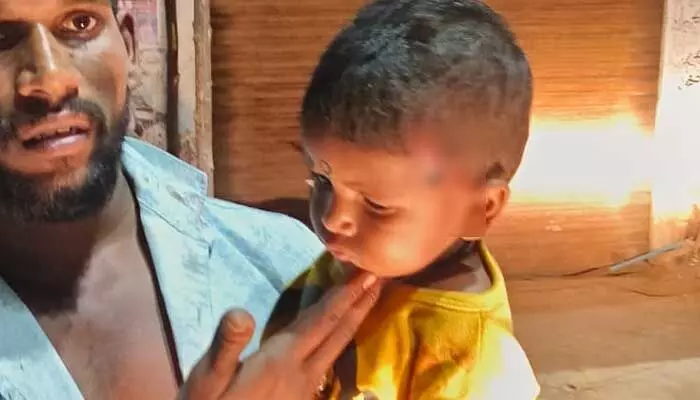 ఆటో, టీవీఎస్ ఢీ.. ముగ్గురికి గాయాలు ఆటో, టీవీఎస్ ఢీ.. ముగ్గురికి గాయాలు