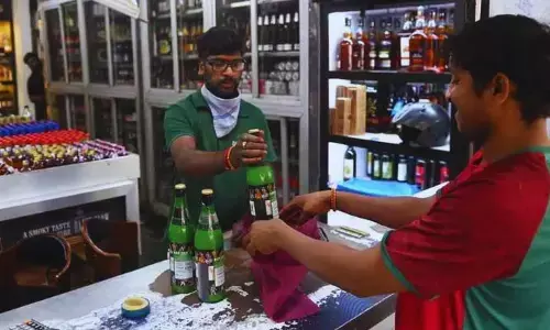 కిక్కులేని వైన్స్ టెండర్లు.. రెండింతలు తగ్గిన దరఖాస్తులు