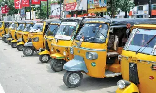 BC bandh: బీసీ బంద్ ఎఫెక్ట్.. ప్రయాణికుల వద్ద ప్రైవేట్ వాహనదారుల దోపిడీ