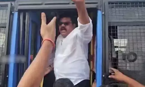 షాద్‌నగర్ బీసీ బంద్‌లో ఉద్రిక్తత.. కాంగ్రెస్ ఎమ్మెల్యే అరెస్ట్