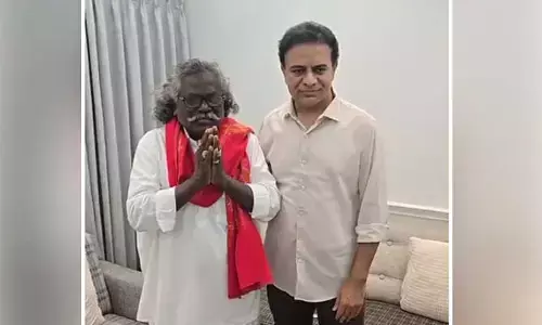 పద్మశ్రీ అవార్డు గ్రహీత దర్శనం మొగులయ్యకు కేటీఆర్ భరోసా