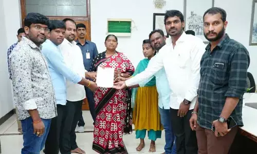 TG: పంచాయతీ కార్యదర్శులకు మంత్రి సీతక్క గుడ్ న్యూస్