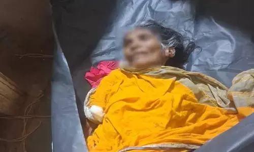 మహిళలపై దూసుకెళ్లిన ట్రాక్టర్.. ఒక‌రు మృతి.. మ‌రొక‌రికి గాయాలు