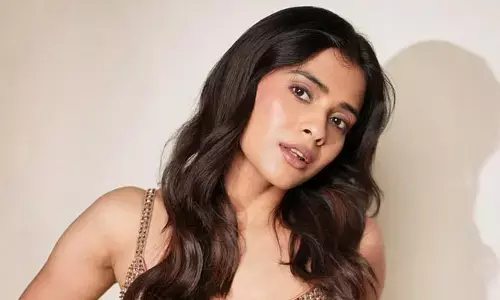 Hebah Patel : కిర్రాక్ ఫోజులతో కిర్రెక్కిస్తున్న బొద్దుగుమ్మ