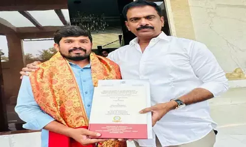 డాక్ట‌ర్ డేగావ‌త్ ర‌వినాయ‌క్ కి స‌త్కారం