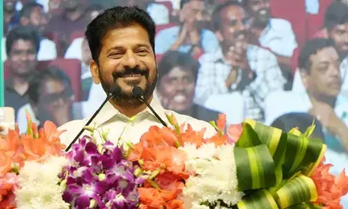 ‘వాళ్లను చూస్తే మీకు మీ తల్లిదండ్రులే గుర్తు రావాలి’.. గ్రూపు-2 అభ్యర్థులకు సీఎం స్వీట్ వార్నింగ్