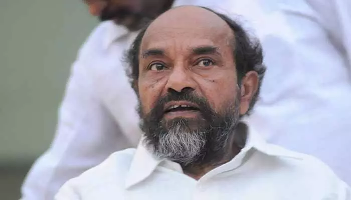 R.Krishnaiah: దొంగలు, నక్సలైట్ల తరహాలో అర్థరాత్రి అరెస్టు చేస్తారా?.. బీసీ నాయకుల అరెస్టుపై ఆర్.కృష్ణయ్య ఆగ్రహం R.Krishnaiah: దొంగలు, నక్సలైట్ల తరహాలో అర్థరాత్రి అరెస్టు చేస్తారా?.. బీసీ నాయకుల అరెస్టుపై ఆర్.కృష్ణయ్య ఆగ్రహం
