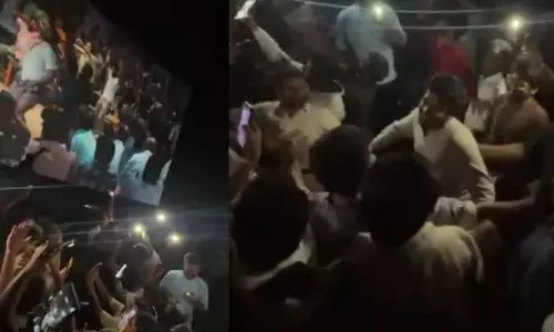 థియేట‌ర్ లోనే అబ్బ‌వ‌రం ఊర మాస్‌ స్టెప్పులు