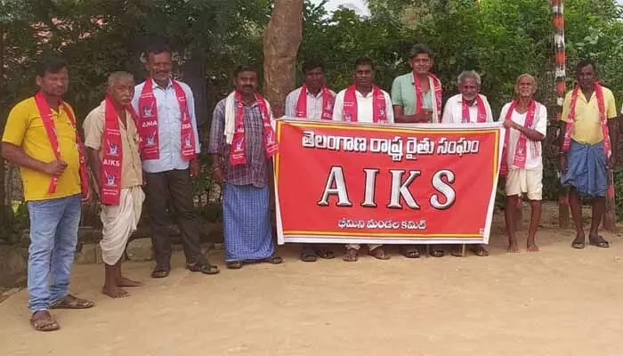 పోడు, సాగు పట్టాలపై ప్రభుత్వం కళ్లు తెరవాలి : రైతు సంఘం అధ్యక్షుడు దుర్గం రాజేష్ పోడు, సాగు పట్టాలపై ప్రభుత్వం కళ్లు తెరవాలి : రైతు సంఘం అధ్యక్షుడు దుర్గం రాజేష్