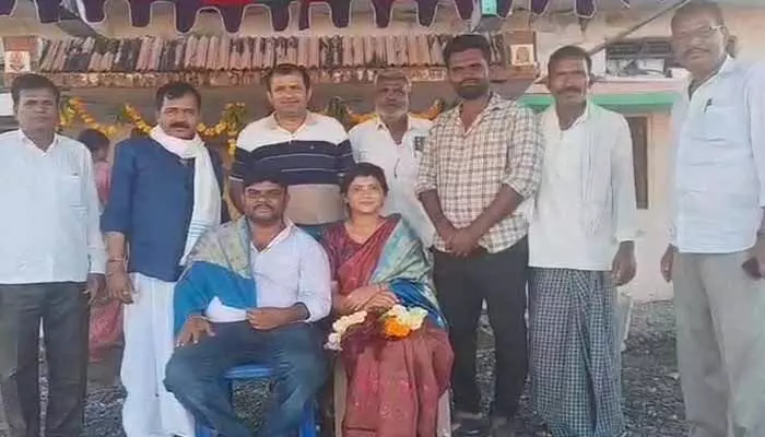 డీఎస్పీ ఉద్యోగం సాధించిన రోజా బాయి కి సన్మానం డీఎస్పీ ఉద్యోగం సాధించిన రోజా బాయి కి సన్మానం