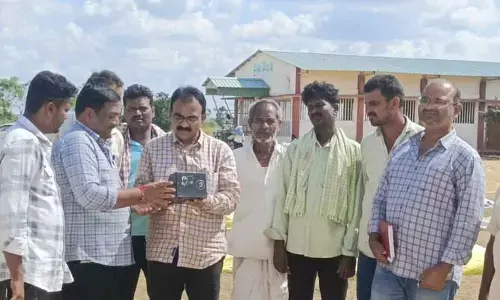 కొనుగోలు కేంద్రాల వద్ద రైతులకు మౌలిక వసతులు కల్పించాలి : డీసీఓ రామ్మోహ‌న్