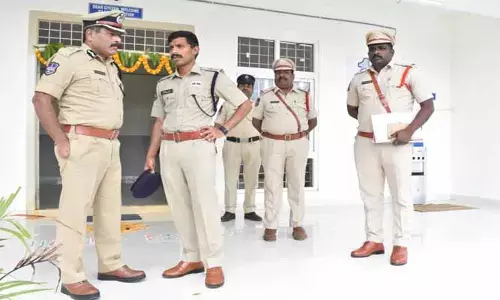 నూత‌న పోలీస్ స్టేష‌న్ ను సంద‌ర్శించిన ఐజీ
