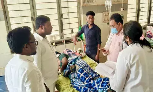 రిమ్స్ డైరెక్ట‌ర్ నిర్ల‌క్ష్యం.. పేద‌ల‌కు త‌ప్ప‌ని ఇబ్బందులు..!