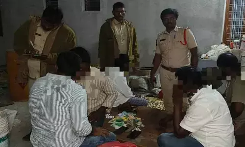 పేకాట స్థావ‌రాల‌పై దాడులు.. 9 మంది అరెస్ట్..!