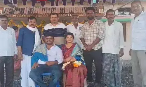 డీఎస్పీ ఉద్యోగం సాధించిన రోజా బాయి కి స‌న్మానం