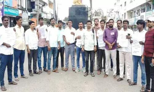 బీసీ బంద్ కి వ్య‌తిరేకంగా వ్య‌వ‌హ‌రించిన పాఠ‌శాల యాజ‌మాన్యం తీరు న‌శించాలి : TPTLF