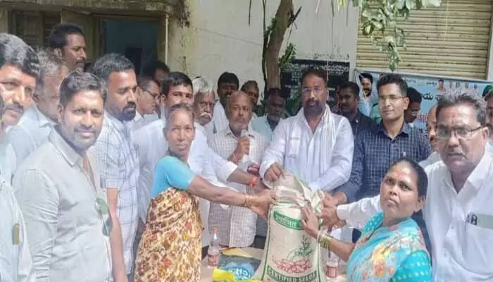 రైతులు లాభదాయక పంటలను పండించాలి : మంత్రి వాకిటి శ్రీహరి రైతులు లాభదాయక పంటలను పండించాలి : మంత్రి వాకిటి శ్రీహరి