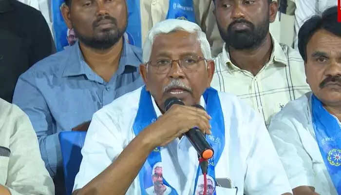 ఉప ఎన్నికలే కాదు స్థానిక సంస్థల ఎన్నికల్లోనూ కాంగ్రెస్-టీజేఎస్ పొత్తు: ప్రొఫెసర్ కోదండరాం ఉప ఎన్నికలే కాదు స్థానిక సంస్థల ఎన్నికల్లోనూ కాంగ్రెస్-టీజేఎస్ పొత్తు: ప్రొఫెసర్ కోదండరాం