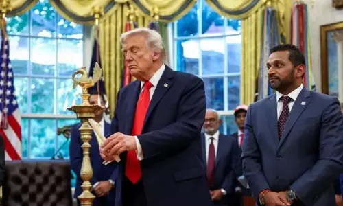 వైట్⁬హౌస్⁬లో దీపావళి వేడుకలు.. దీపం వెలిగించి శుభాకాంక్షలు తెలిపిన ట్రంప్