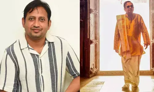 బ్రహ్మానందంను ఘోరంగా అవమానించిన  నిర్మాత.. ఫుల్ ఫైర్ అవుతున్న నెటిజన్లు (వీడియో)