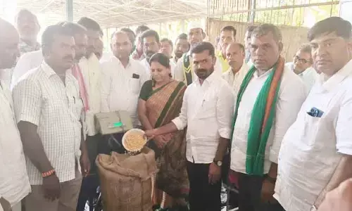 ద‌ళారుల‌ను న‌మ్మి మోస‌పోవ‌ద్దు : ఎమ్మెల్యే వెడ్మ బొజ్జు పటేల్