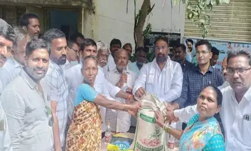 రైతులు లాభ‌దాయ‌క పంట‌ల‌ను పండించాలి : మంత్రి వాకిటి శ్రీహ‌రి