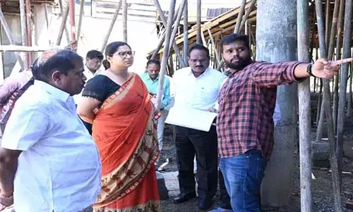 ఇందిరమ్మ ఇళ్ల‌ నిర్మాణాలు నాణ్యతలో నిబంధనలు పాటించాలి :   కలెక్టర్ అభిలాష అభినవ్
