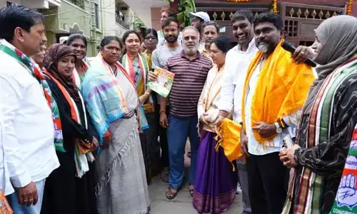 బీజేపీకి బీ టీమ్‌గా బీఆర్ఎస్.. జూబ్లీహిల్స్ ఉపఎన్నికలో మంత్రి సీతక్క ఇంటింటి ప్రచారం