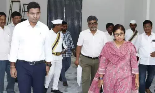 చేనేత ఎక్స్ లెన్స్ సెంటర్ నిర్మాణ పనులు పూర్తి చేయాలి