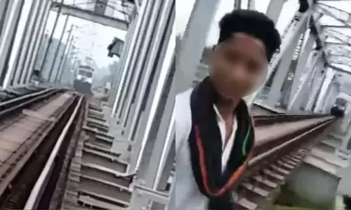 Viral video: రైలు పట్టాలపై రీల్స్ పిచ్చి ప్రాణం తీసింది.. ఒడిశాలోని పూరీలో జరిగిన ఘటన వైరల్