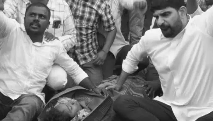 గురుకుల విద్యార్థిని మృతి...ఎమ్మెల్యే పాడి కౌశిక్ రెడ్డి ధర్నా గురుకుల విద్యార్థిని మృతి...ఎమ్మెల్యే పాడి కౌశిక్ రెడ్డి ధర్నా