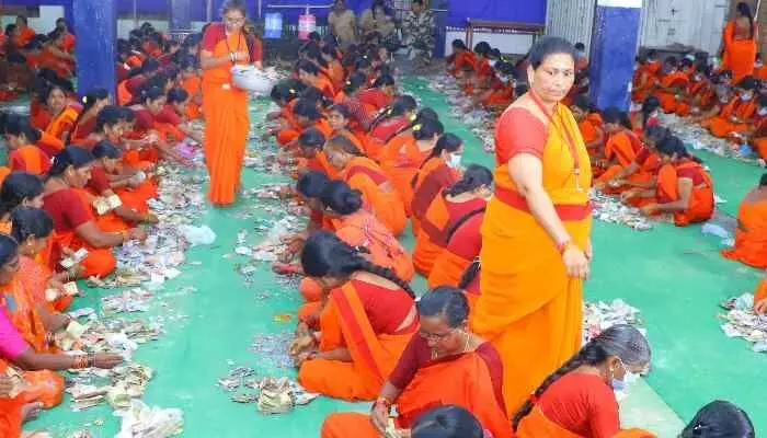 రాజన్న హుండీ ఆదాయం రూ.2 కోట్ల 19 లక్షలు రాజన్న హుండీ ఆదాయం రూ.2 కోట్ల 19 లక్షలు