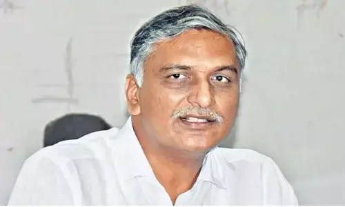 బస్సు ప్రమాద ఘటన మనసును కలచివేసింది : హరీశ్ రావు