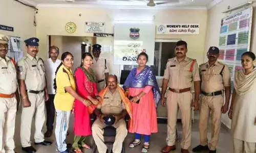 సమయానికి స్పందించిన నాలుగో సింహానికి సత్కారం