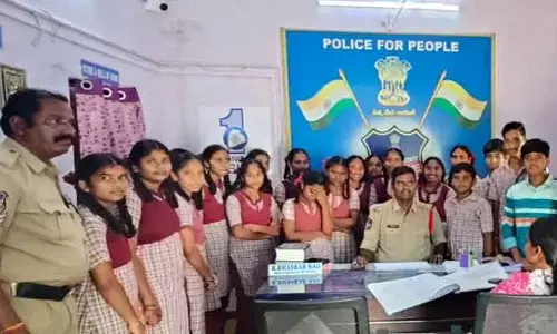 చదువుతోనే మంచి భవిష్యత్తు కన్నెపల్లి : ఎస్ఐ భాస్కర్ రావు